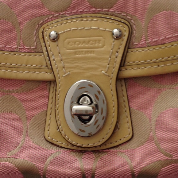 ✨Authentic Coach wristlet - Picture 2 of 4